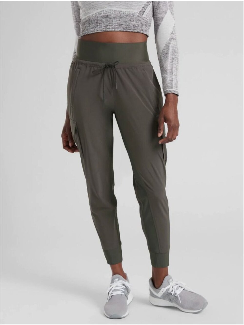 Athleta Sutton Jogger Pants Womens 2 Olive Cargo Pocket Pull On Travel Pant